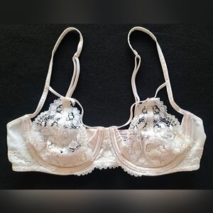 La SENZA Floral Lace Bra with Shimmering Threads and Half Cups- White Medium